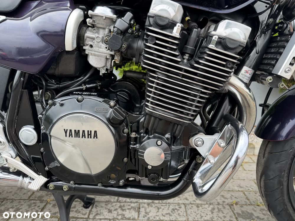 Yamaha XJR - 16