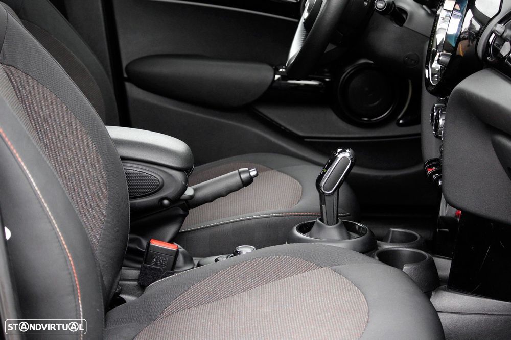 MINI 5 Portas Cooper Auto - 24