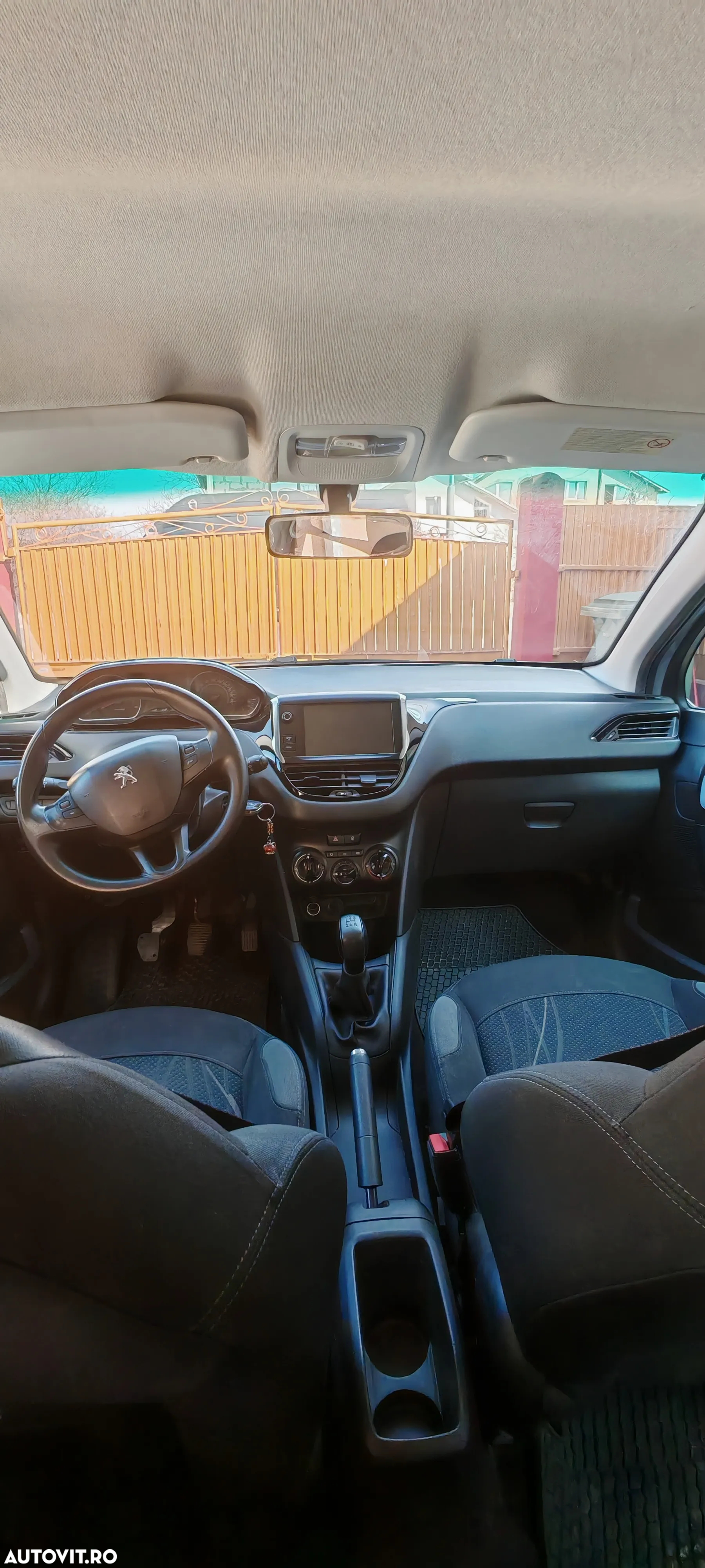 Peugeot 208 - 5
