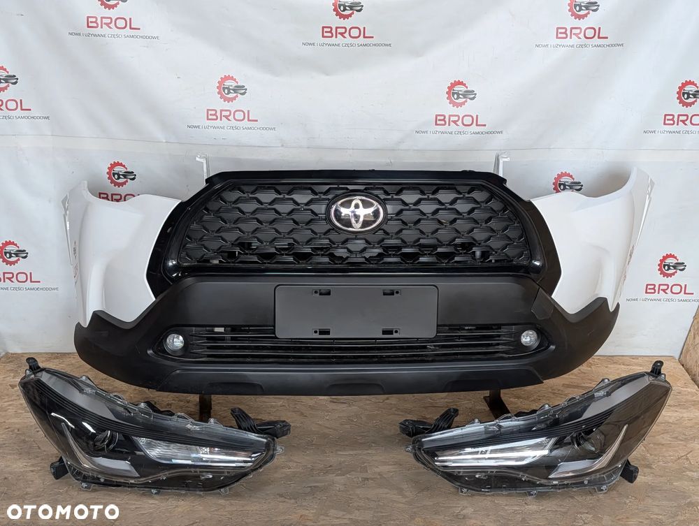 ZDERZAK PAS PRZEDNI LAMPY KOMPLET TOYOTA COROLLA CROSS 22-  2.0 VVTI - 1
