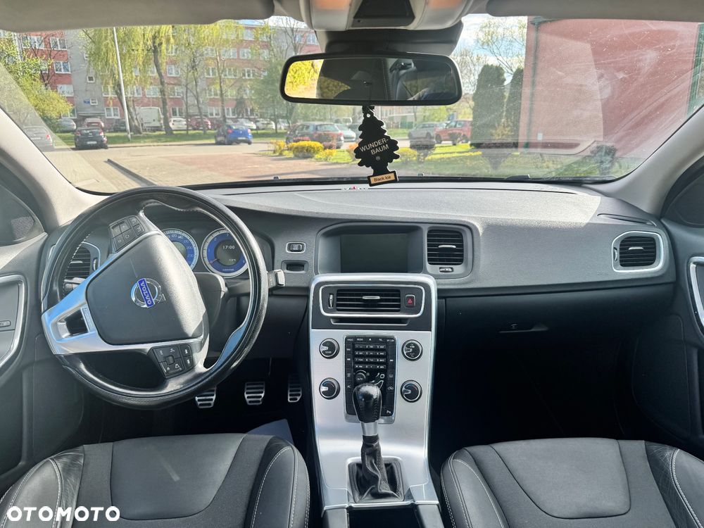 Volvo S60 D2 R-Design - 9