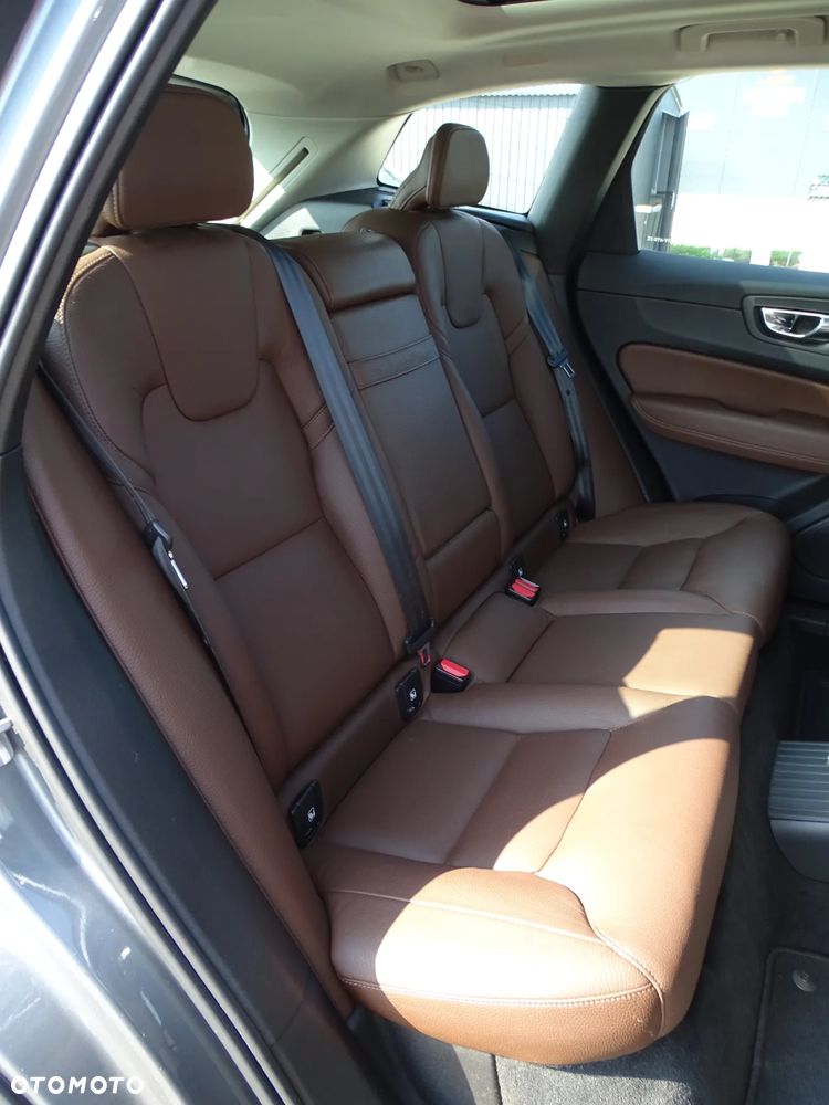 Volvo XC 60 T8 Twin Engine AWD Geartronic Momentum - 13