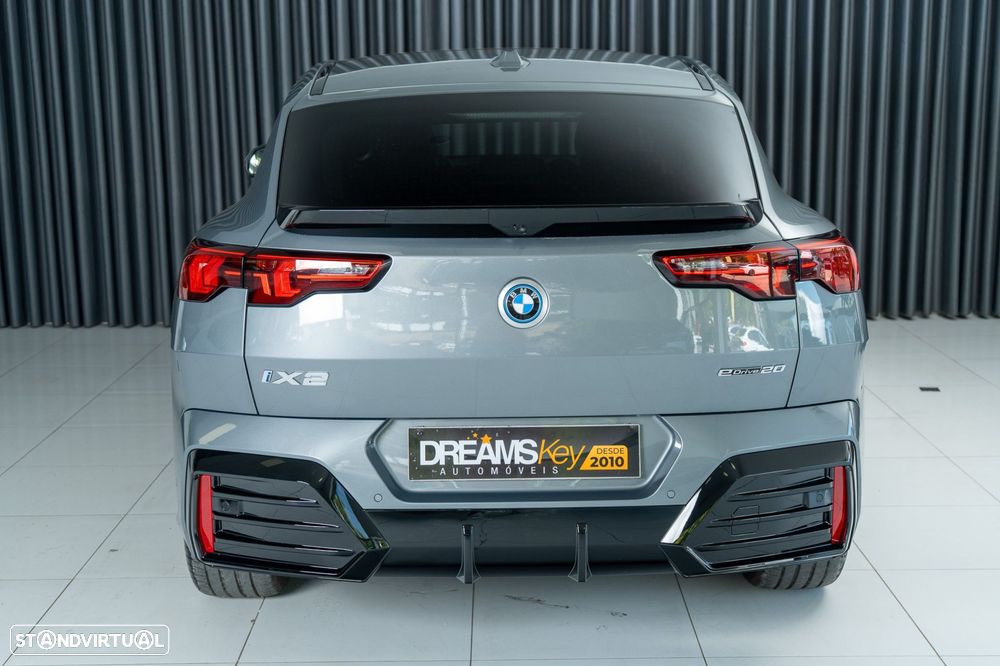 BMW iX2 eDrive20 Pack Desportivo M - 4