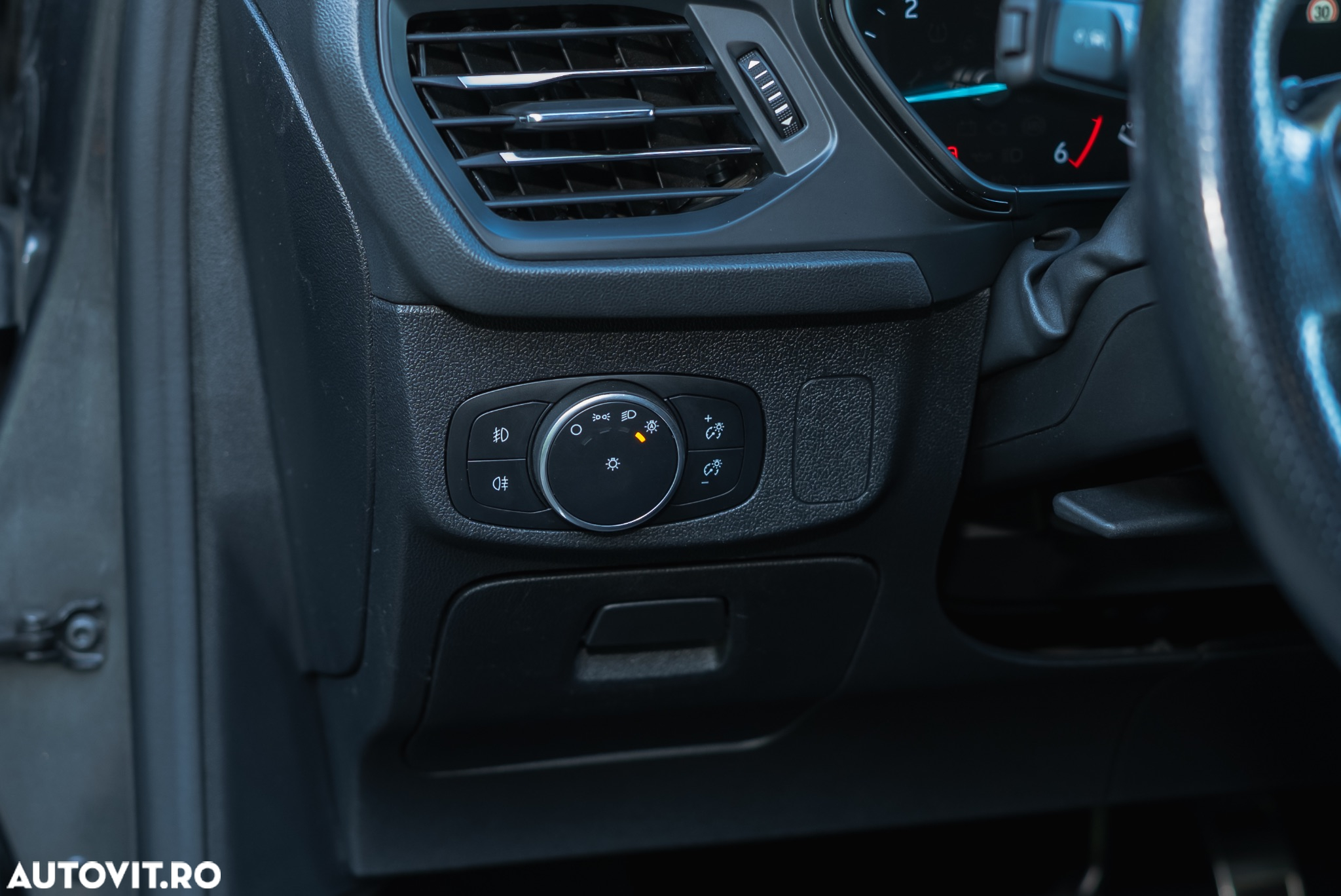 Ford Focus Turnier 1.5 EcoBlue Start-Stopp-System Aut. ST-LINE STYLE - 24
