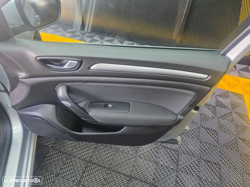 Renault Mégane Sport Tourer BLUE dCi 115 EDC EQUILIBRE - 17