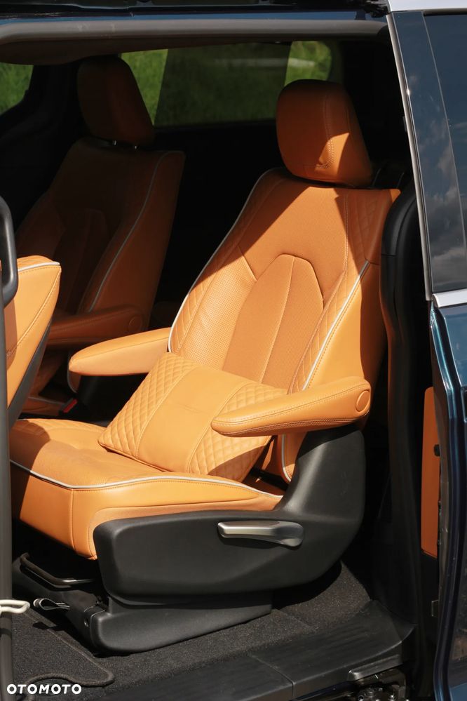 Chrysler Pacifica - 25