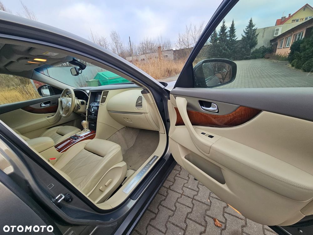 Infiniti QX70 3.7 S - 22