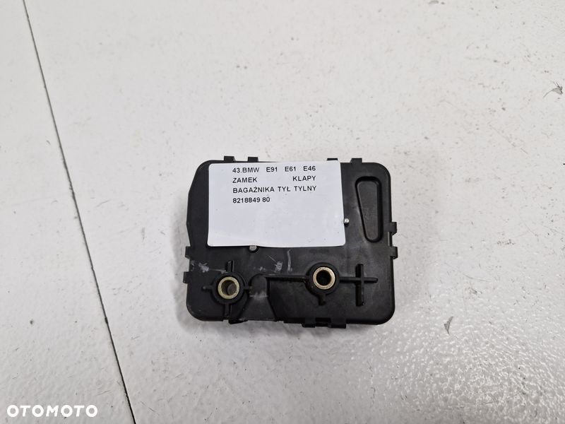 BMW E61 E91 ZAMEK KLAPY BAGAŻNIKA TYŁ TYLNY 8218849 - 4