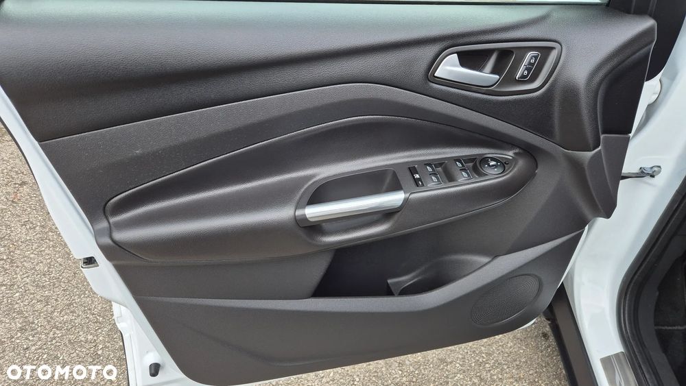 Ford Kuga 1.6 EcoBoost 2x4 Titanium - 13