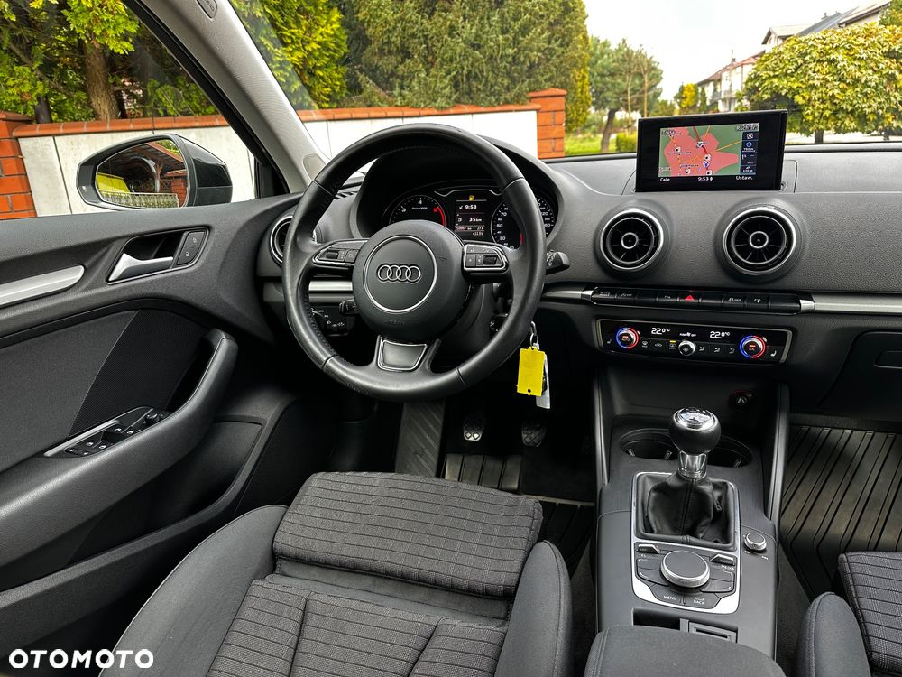 Audi A3 Sportback 1.6 TDI S line Sportpaket - 14