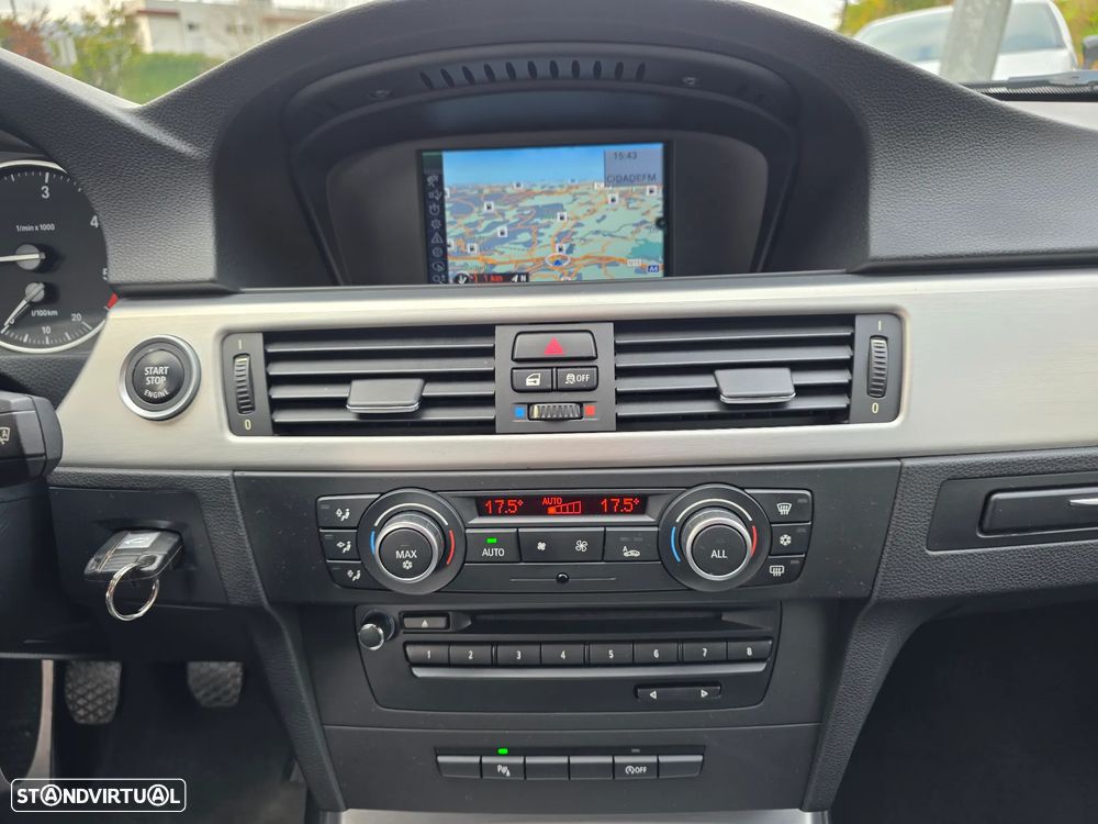 BMW 320 d Pack M - 29