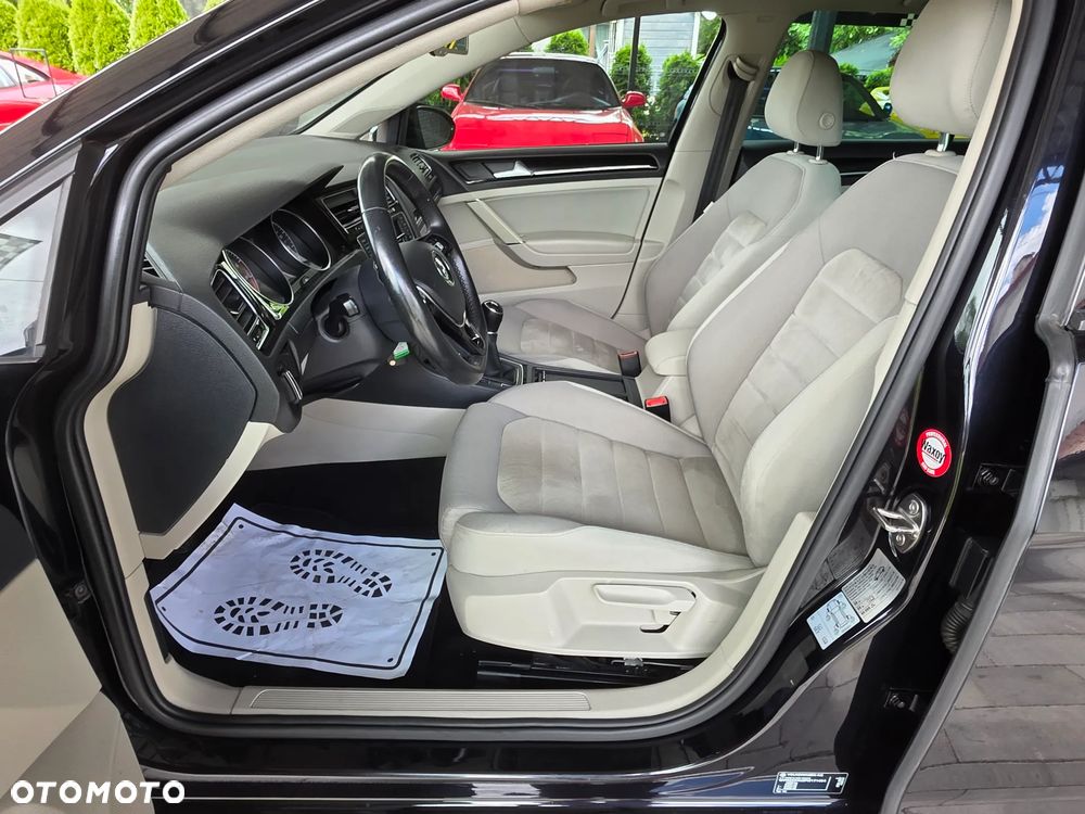 Volkswagen Golf - 22