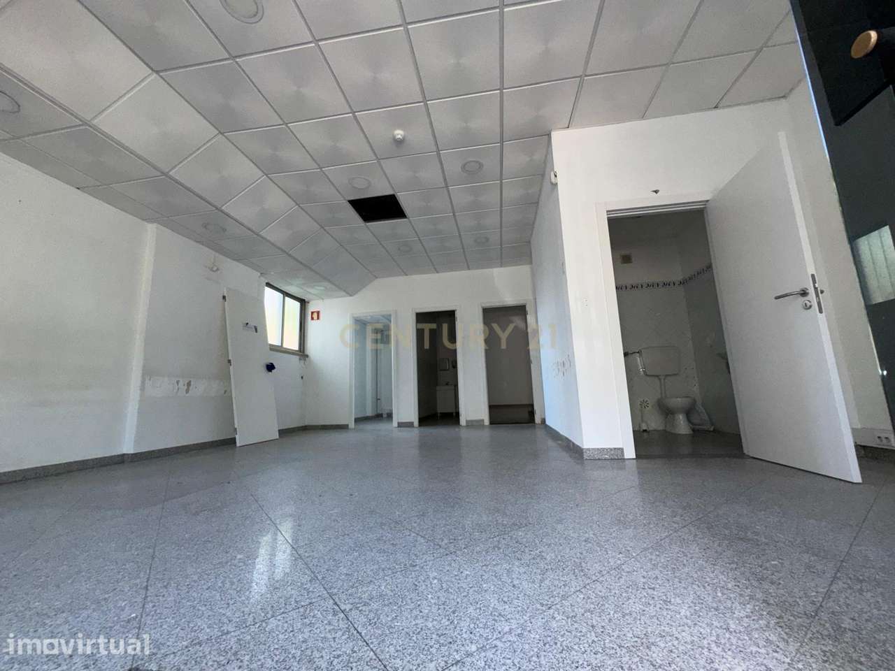 Loja em Benfica, Lisboa - 188m² com 3 casas de banho. - Grande imagem: 5/22