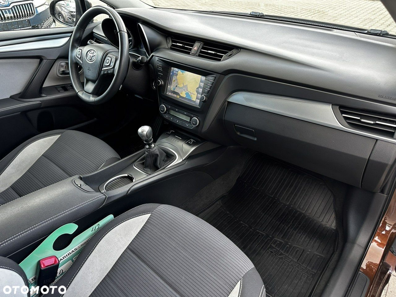 Toyota Avensis 2.0 D-4D Premium - 16