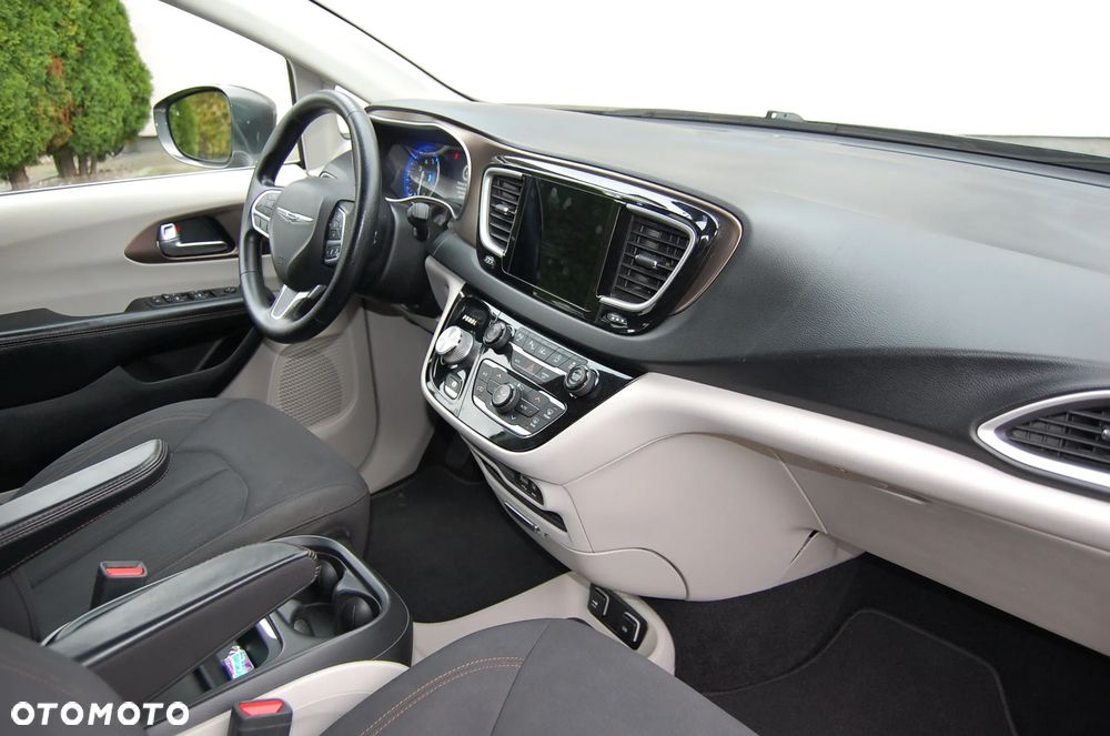 Chrysler Pacifica - 15