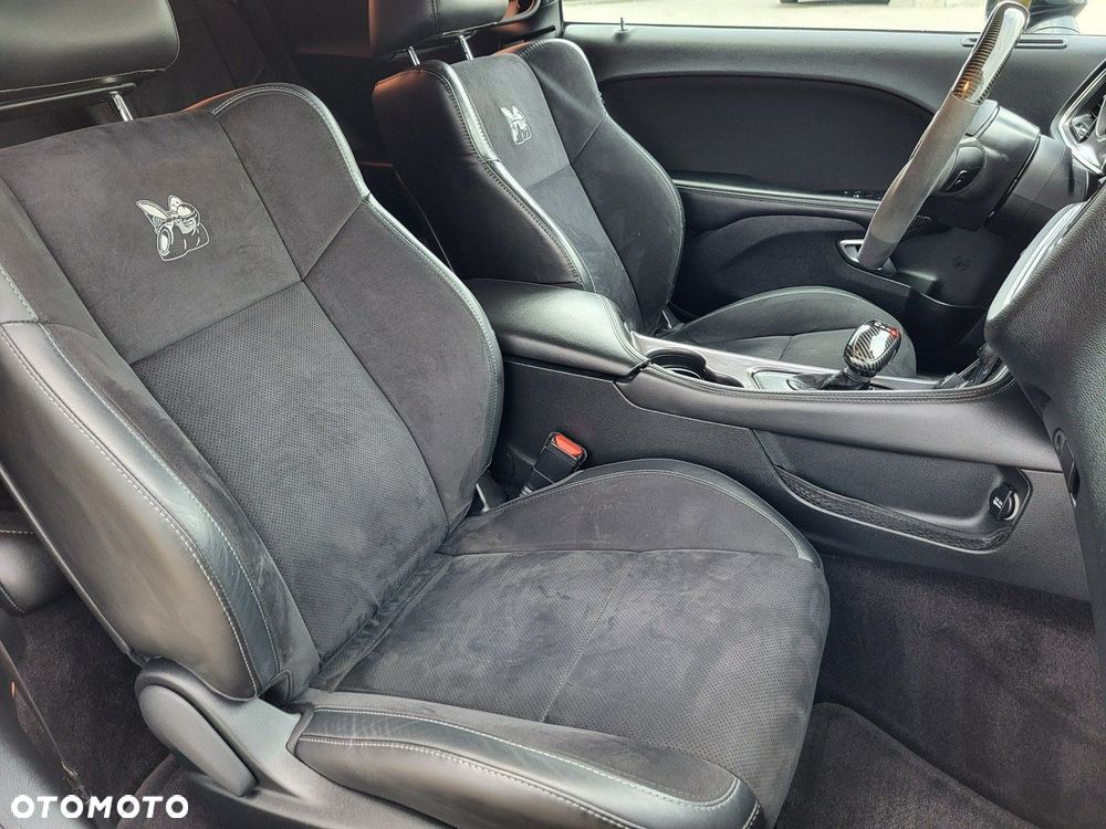 Dodge Challenger - 25