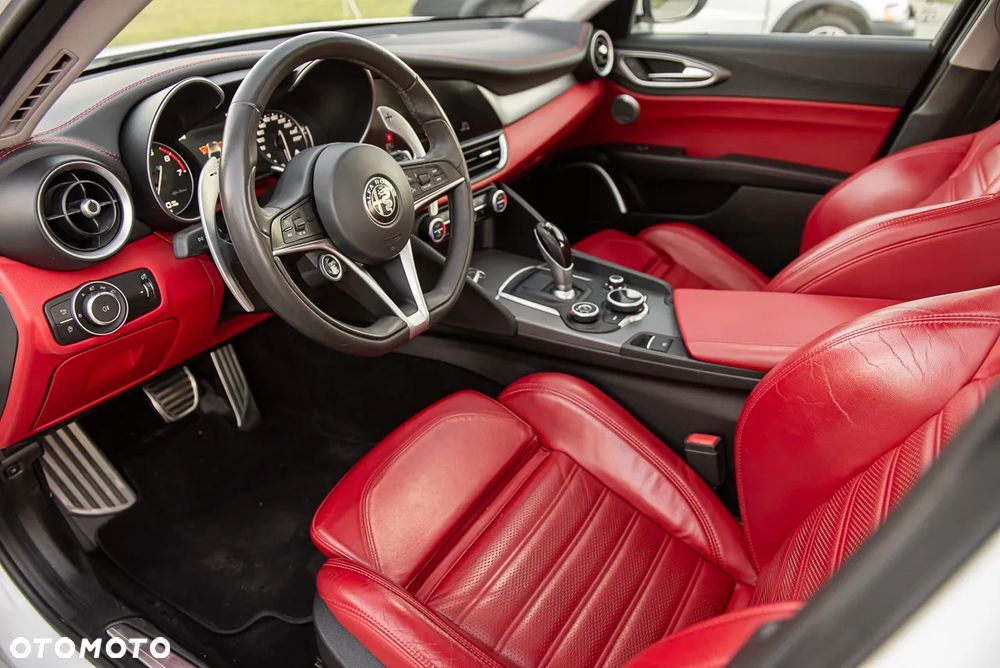 Alfa Romeo Giulia 2.0 Turbo 16V AT8-Q4 Veloce - 19