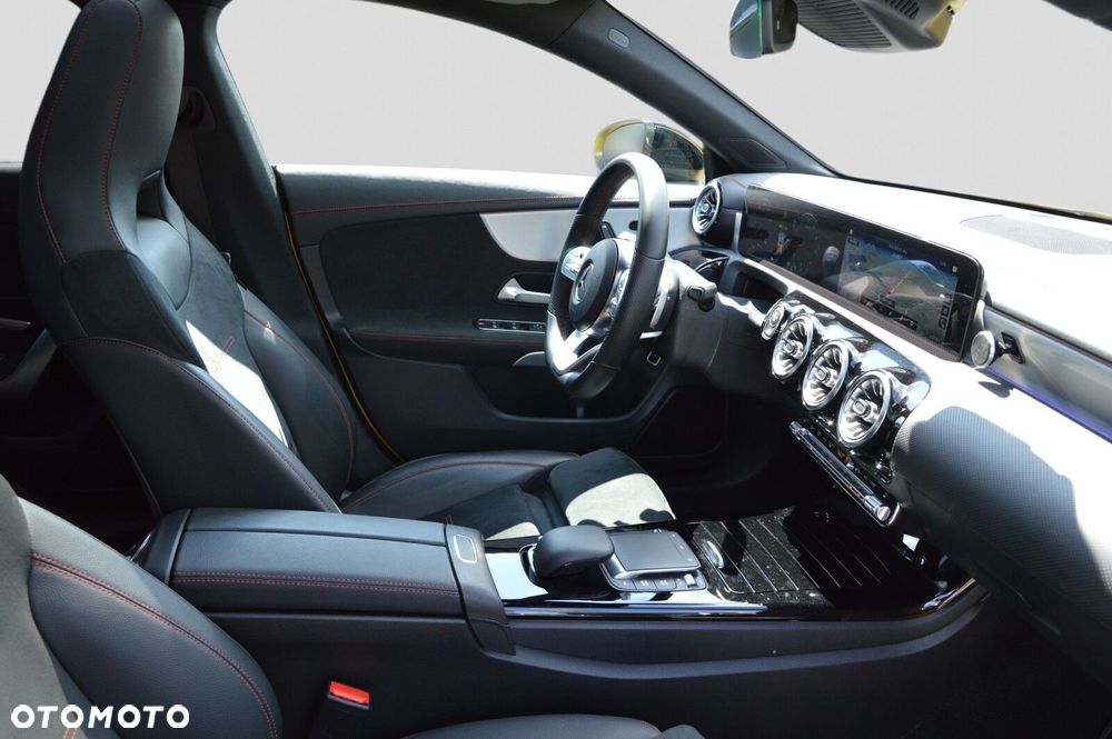 Mercedes-Benz CLA 250 4-Matic AMG Line 7G-DCT - 24