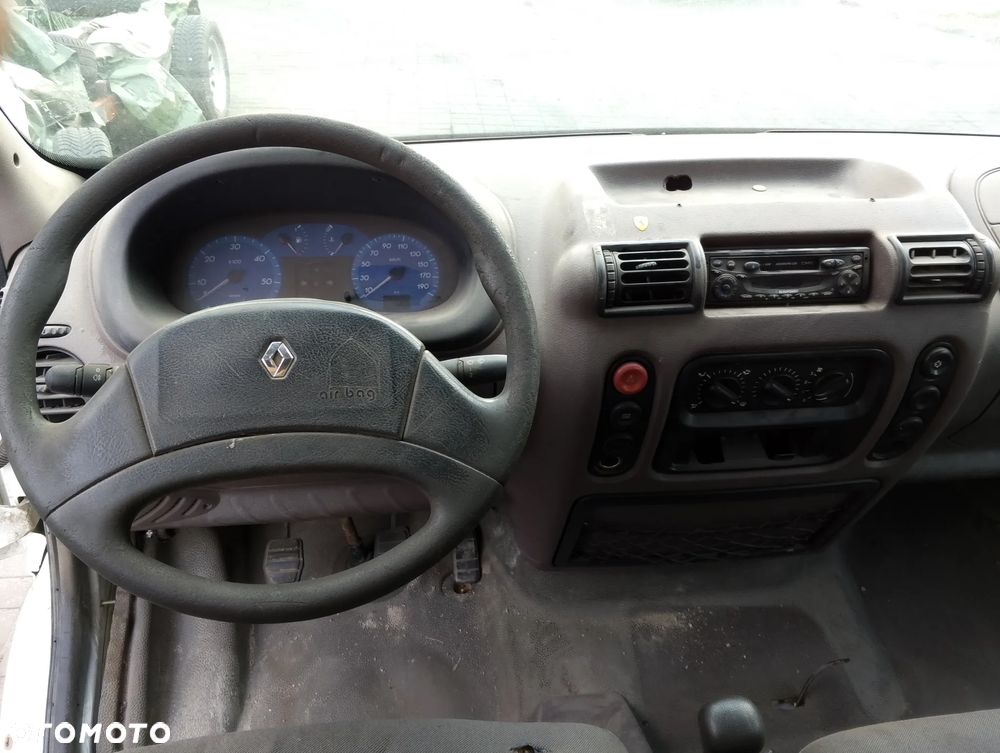 Renault Master II Przed Lift (97-03r.) 2.8 DTI R4 8V 114KM. Silnik S9W 702 (S9W702),  S9W 700 (S9W700) Skrzynia PF1 013 (PF1013),  C 118062 (C118062) lakier 389,  0389 .Cały na części. GWARANCJA !!! Przód Tył Zestaw Komplet Drzwi Klapa Zderzak Błotnik Maska Grill Atrapa Szyba Pas Lampa Lusterko Boczki Fotel Kanapa Kokpit Deska Rozdzielcza Przełącznik Włącznik Sterownik Przewody Wiązka Instalacja Moduł Komputer Czujnik Listwa Pompa Alternator Wtryski Głowica Rozrusznik Kompresor Sprzęgło Dwumas Silnik Skrzynia ABS Klimatyzacji Paliwa Wspomagania Kolektor Turbina Przepustnica Zawór Chłodnica Koło Hak Belka Sanki Zawieszenie Mcpherson Półoś Amortyzator Wydech Tłumik Zacisk Most - 10