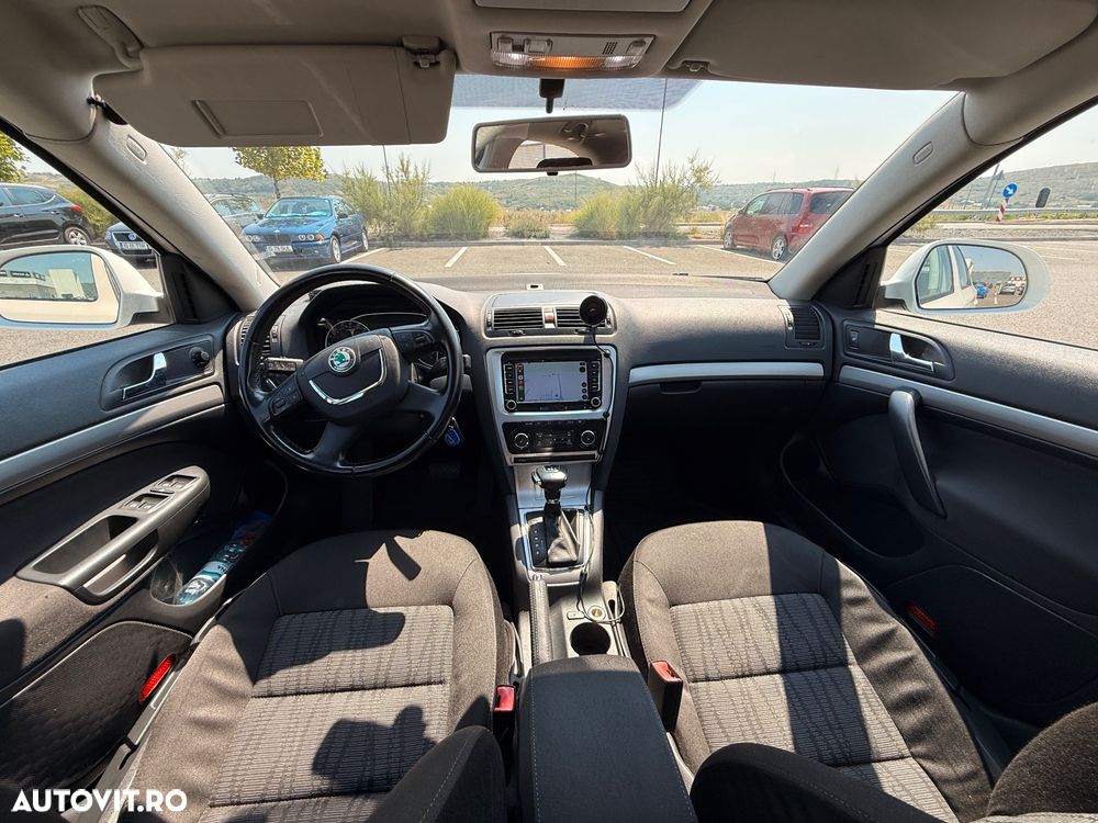 Skoda Octavia 1.6 TDI ELEGANCE DSG - 2