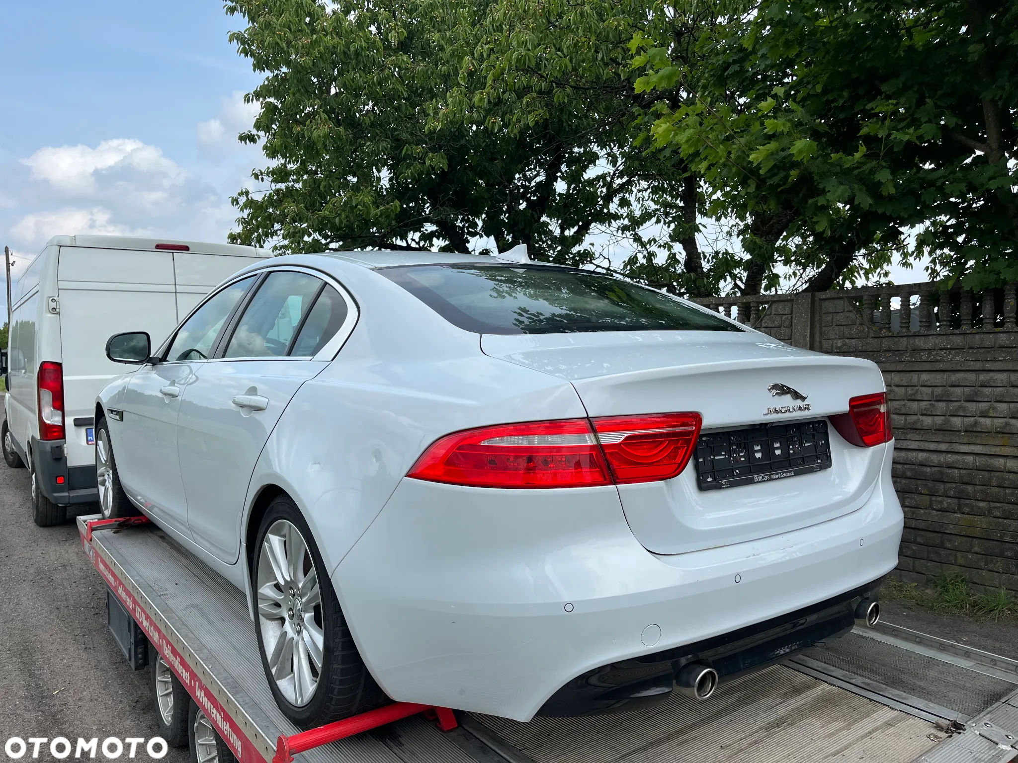 Jaguar XE 2.0 T R-Sport - 4