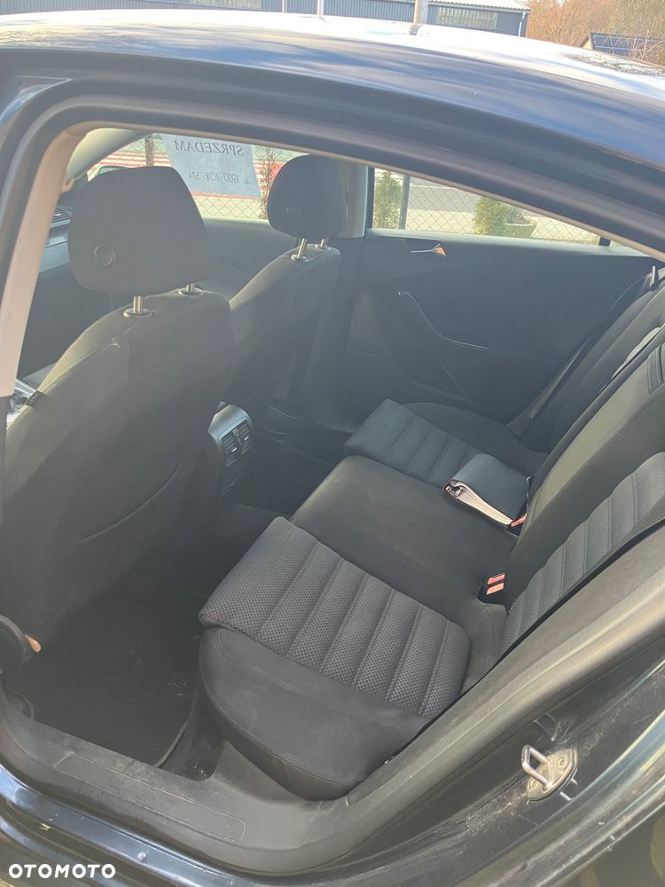 Volkswagen Passat 2.0 TDI Comfortline - 12