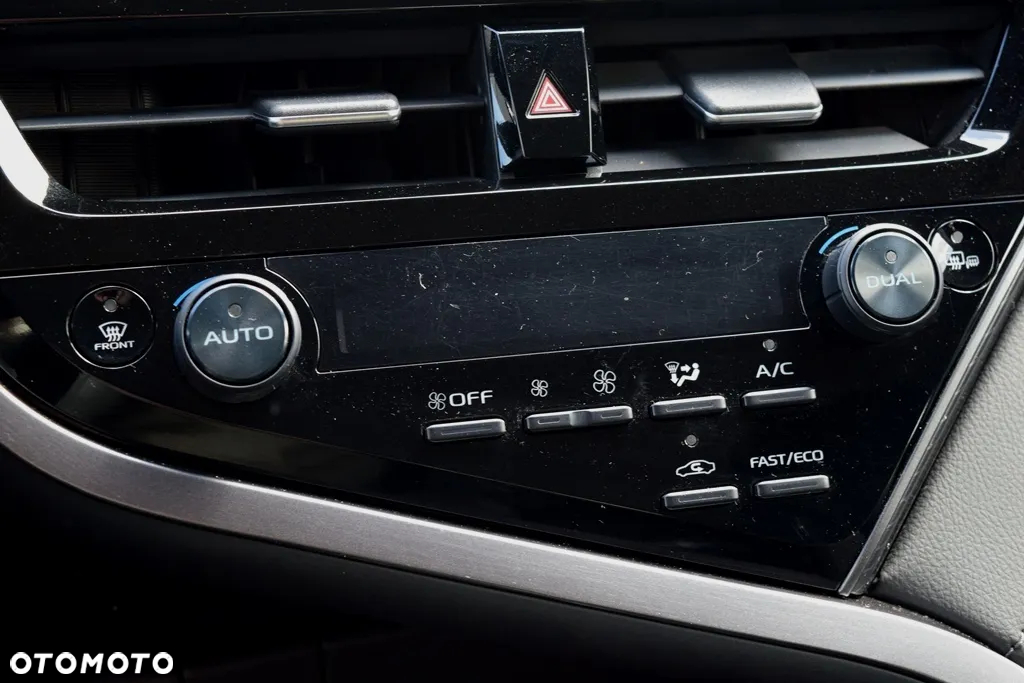 Toyota Camry 2.5 Hybrid Comfort CVT - 26