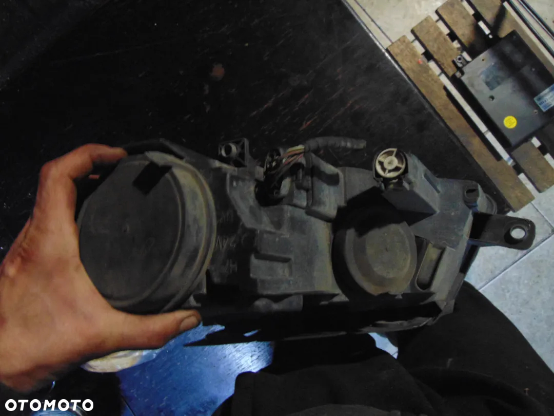 Lampa prawy przód passat b6 - 4