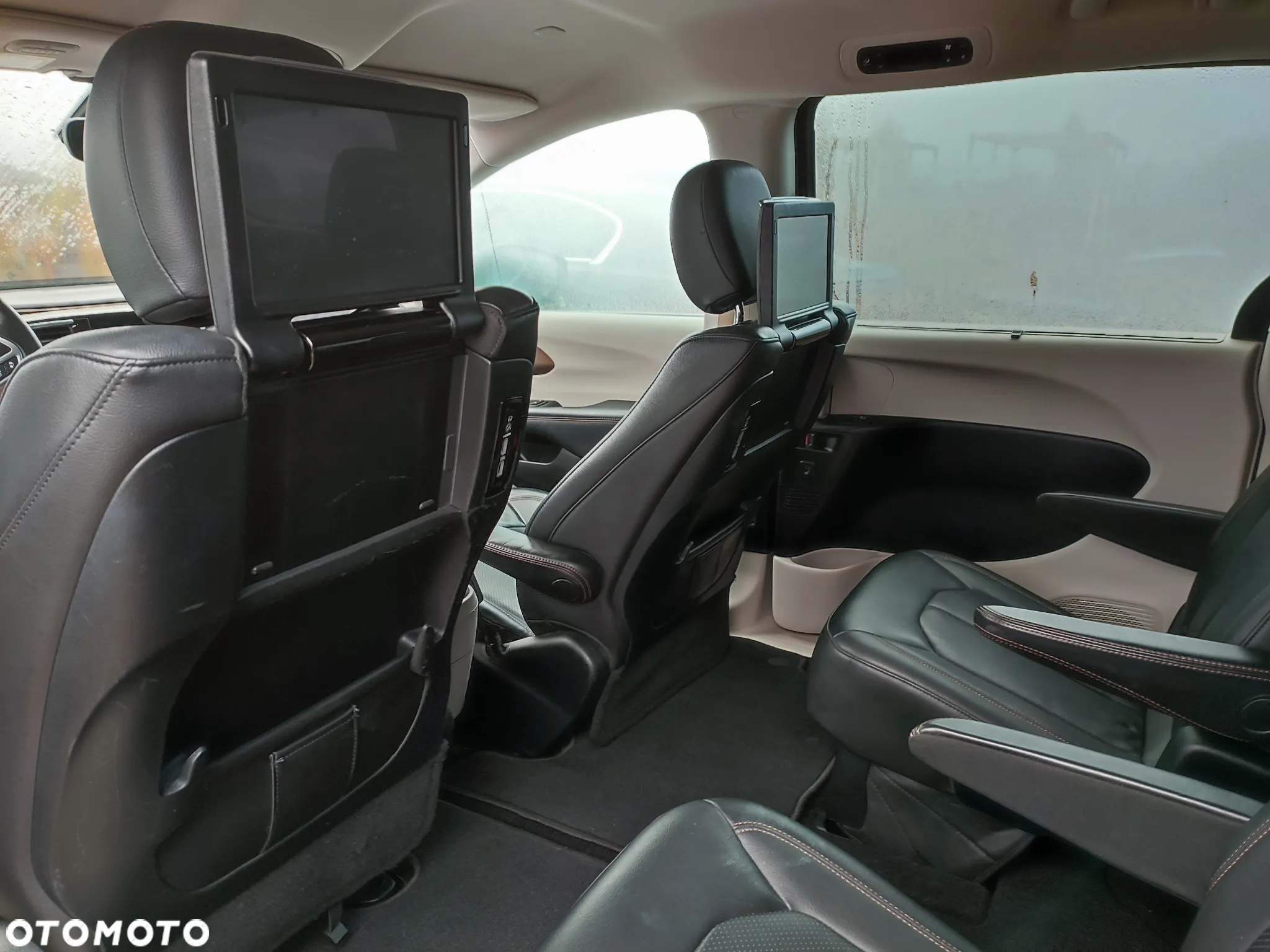 Chrysler Pacifica - 23