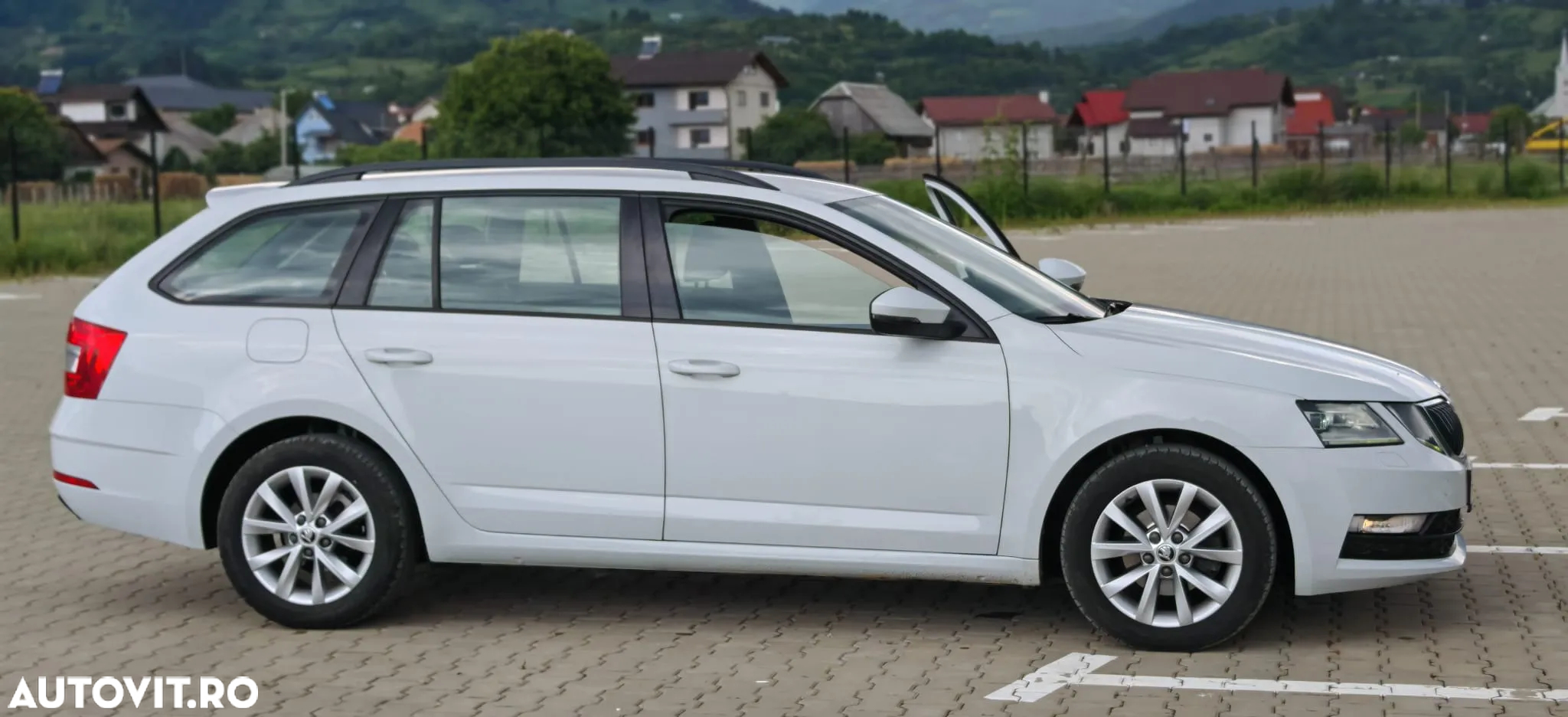 Skoda Octavia 1.6 TDI DSG Ambition - 2