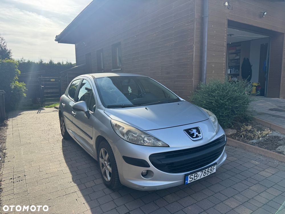 Peugeot 207 2006 photo 2