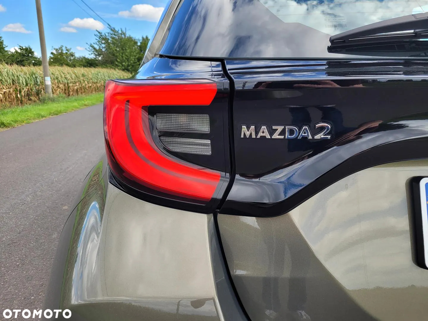 Mazda 2 Hybrid - 14