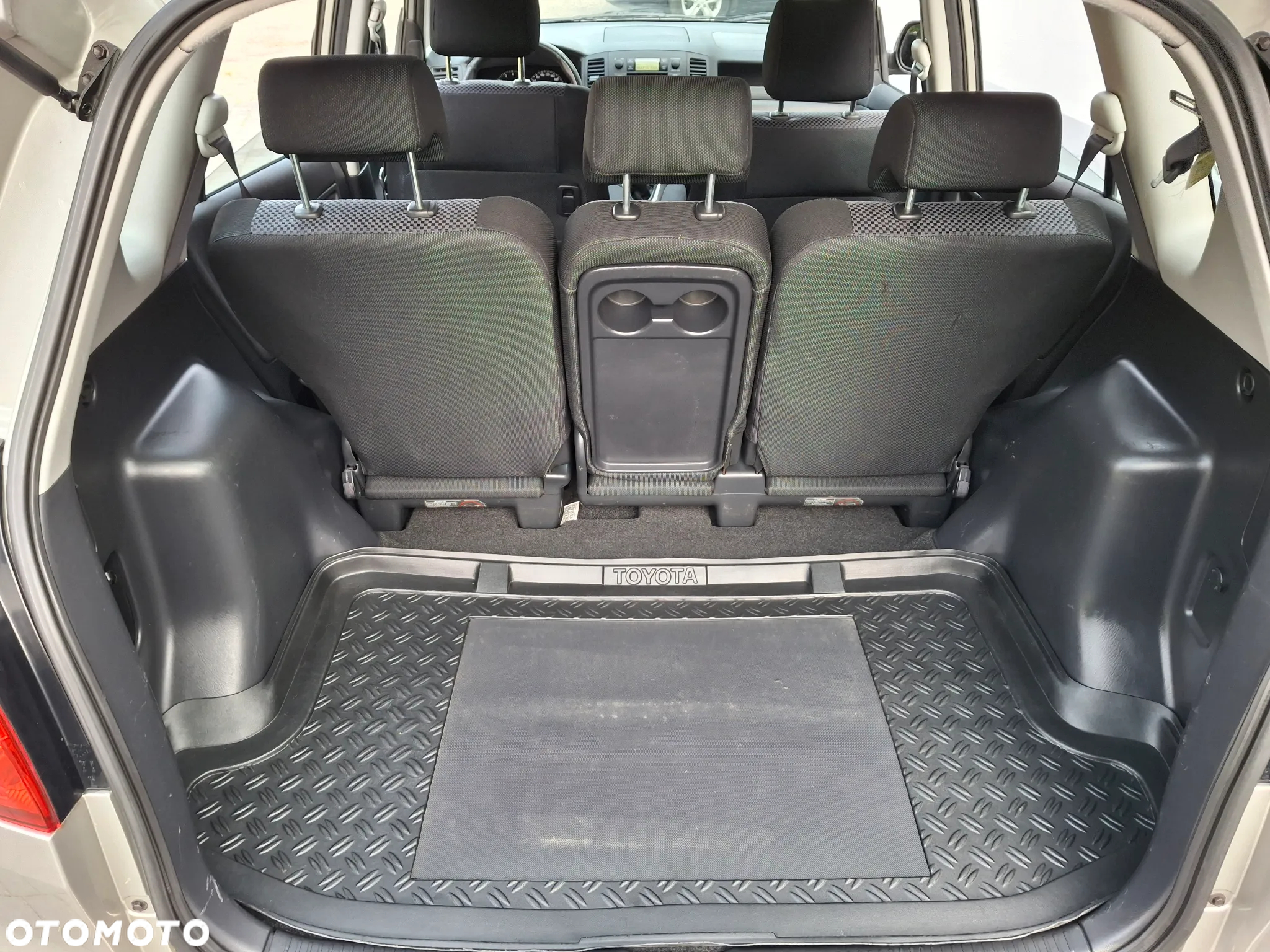 Toyota Corolla Verso 2.0 D-4D Sol - 33