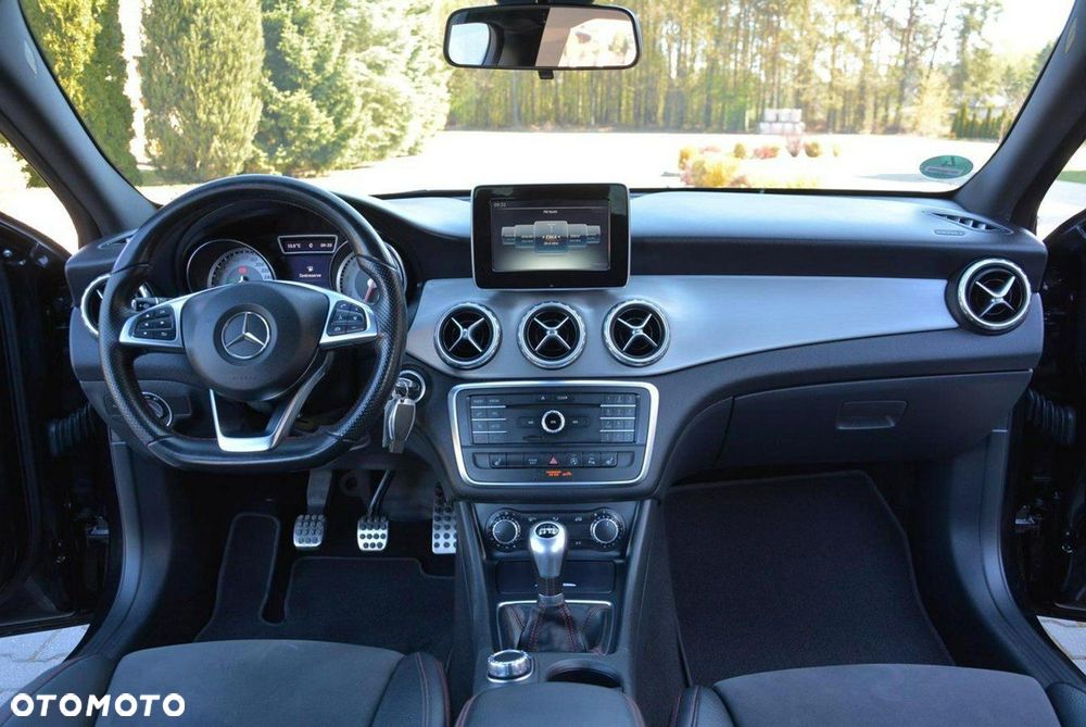 Mercedes-Benz GLA 200 AMG Line - 23