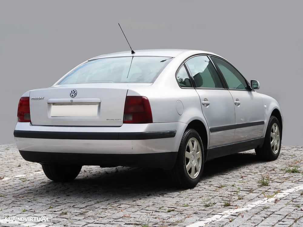 VW Passat 1.9 TDi Confortline - 9