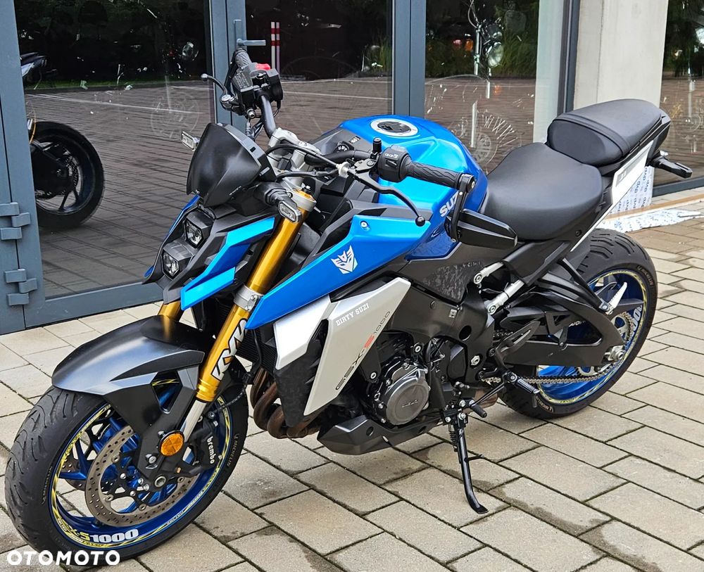Suzuki GSX - 6