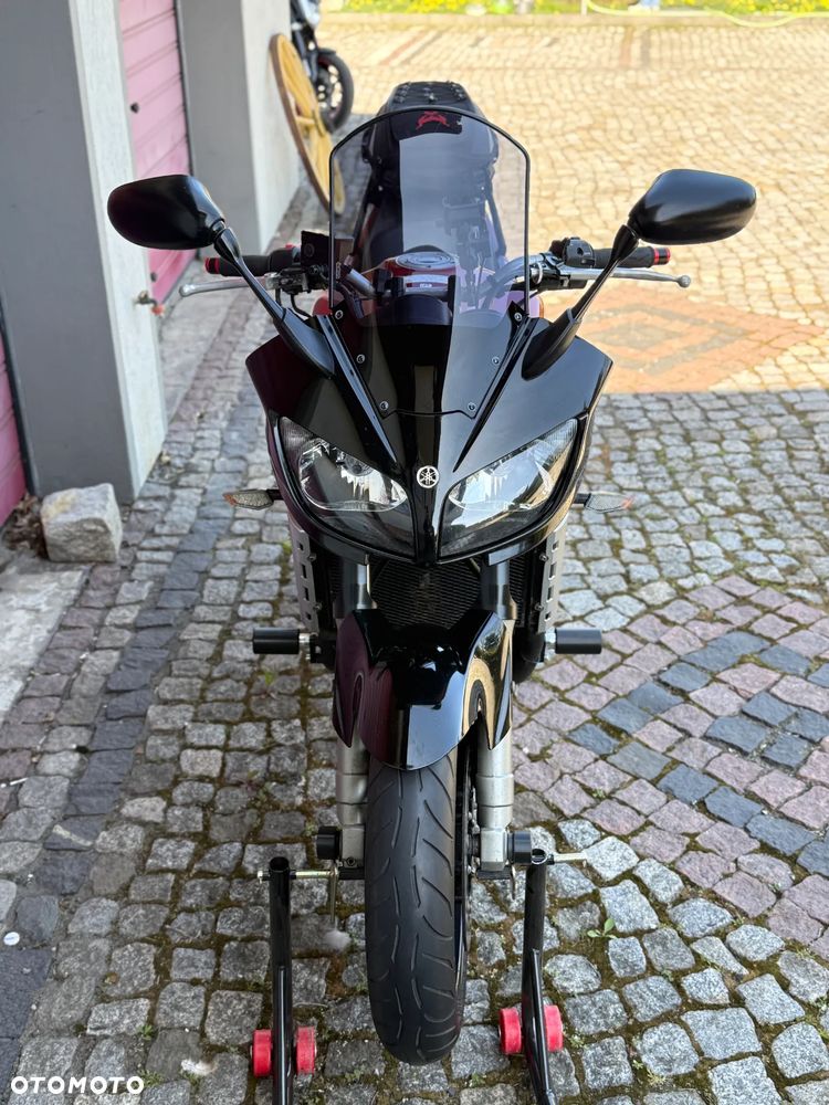 Yamaha FZS - 11