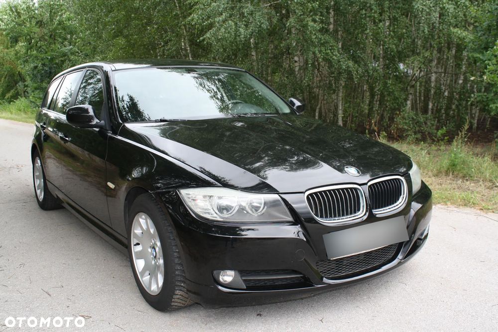 BMW 3 Series 2010 photo 2