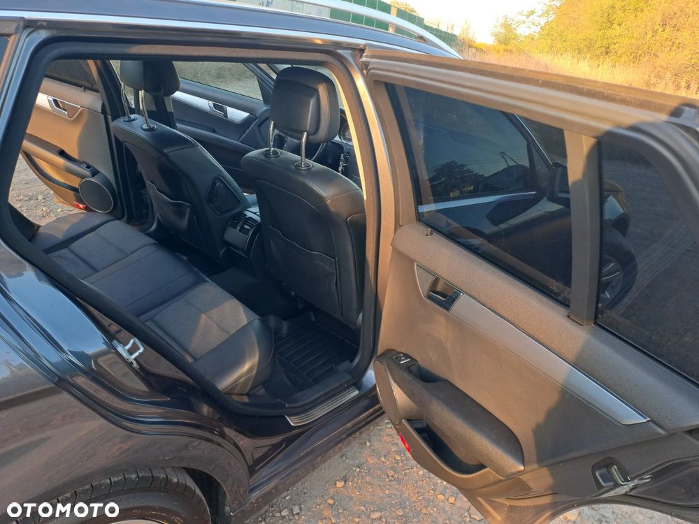 Mercedes-Benz Klasa C 220 T CDI DPF Automatik BlueEFFICIENCY Avantgarde - 7