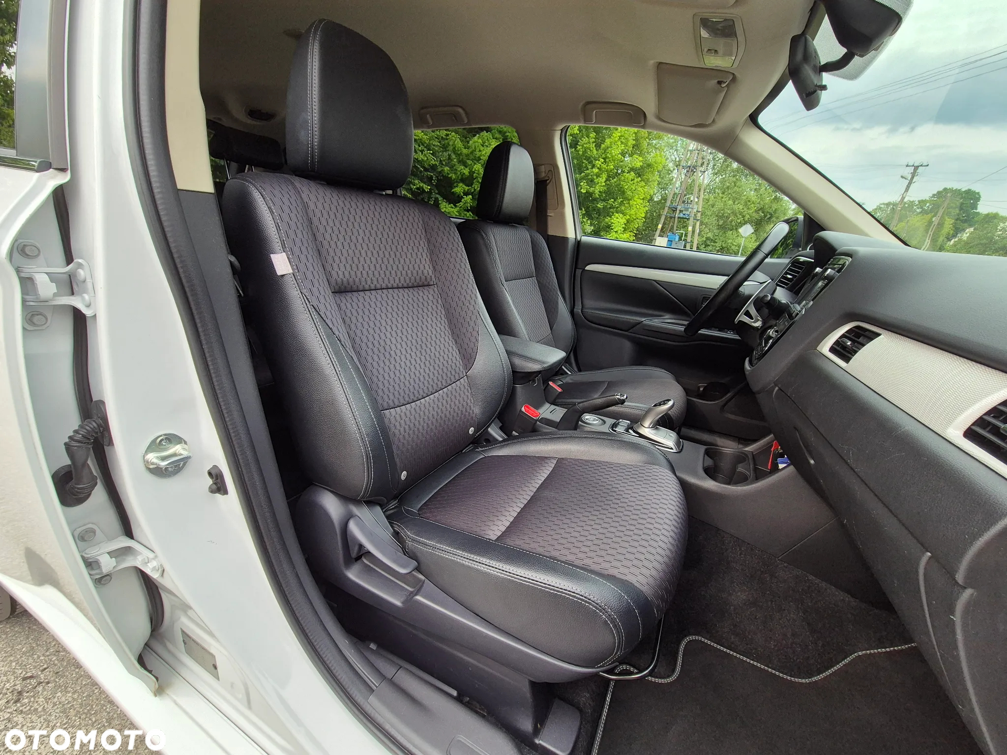 Mitsubishi Outlander 2.0 4WD Plug-In Hybrid - 27