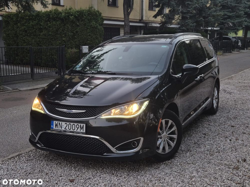 Chrysler Pacifica - 1