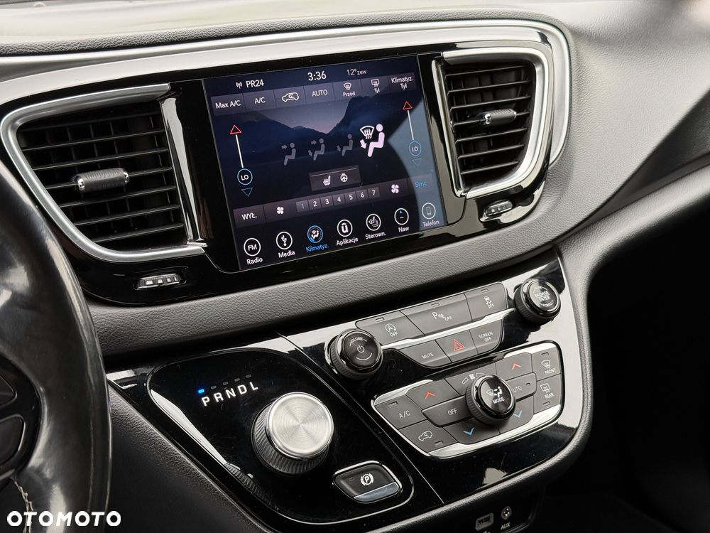 Chrysler Pacifica - 12