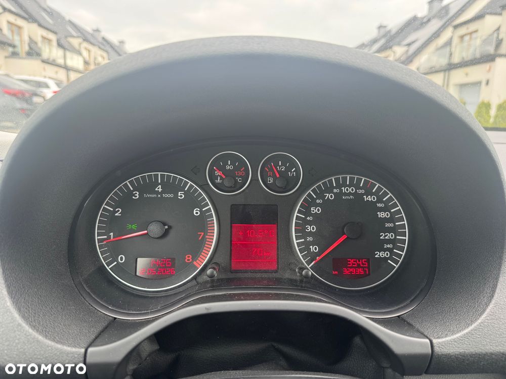 Audi A3 3-drzwiowe 1.6 FSI Attraction - 14