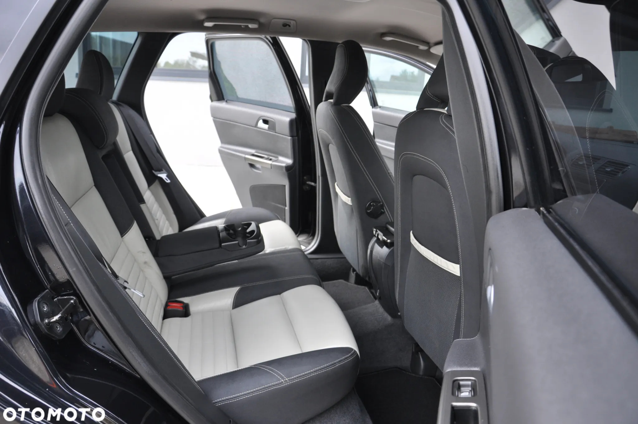 Volvo V50 2.0D R-Design Momentum - 31