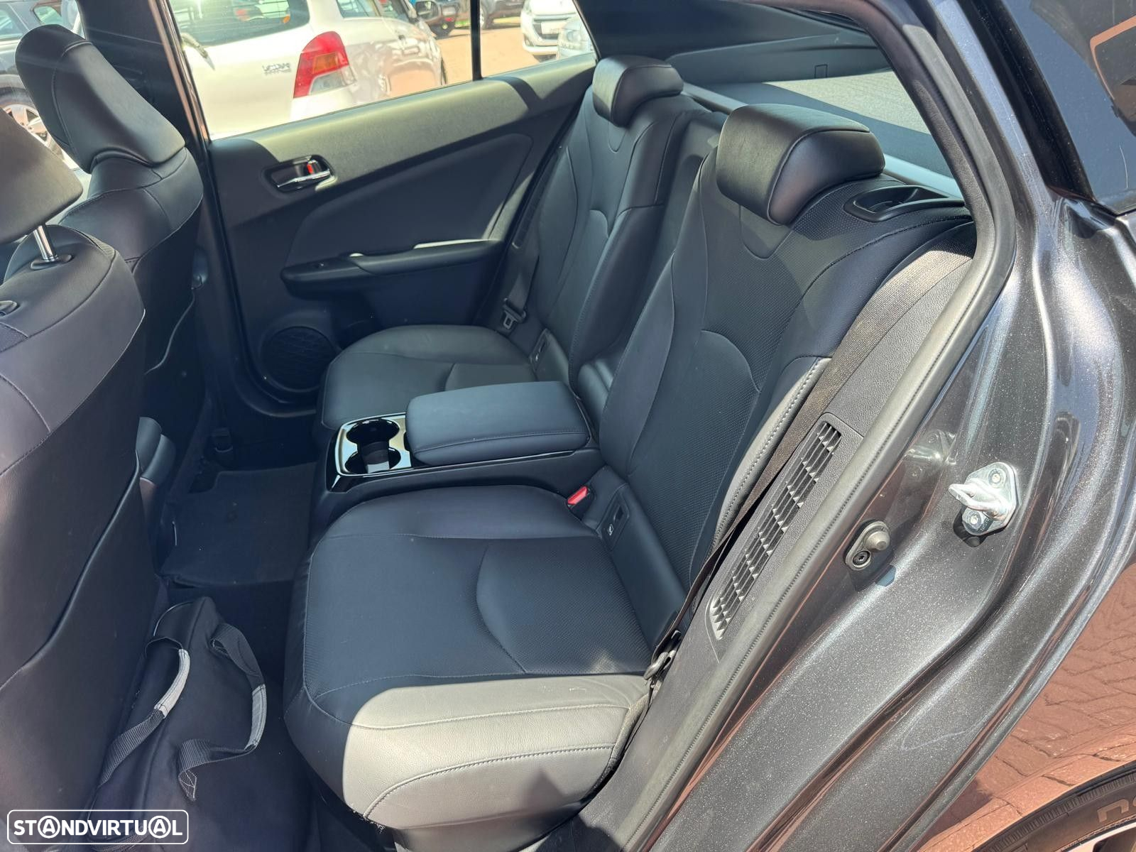 Toyota Prius 1.8 Plug-In Premium - 11