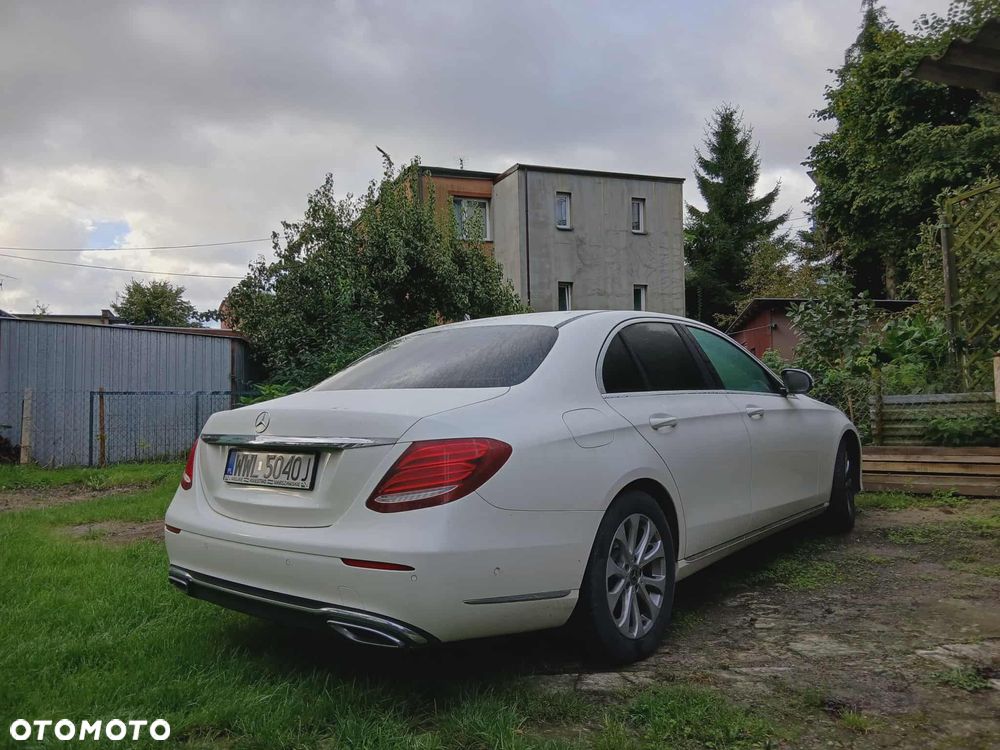 Mercedes-Benz Klasa E 220 d 4-Matic Business Edition 9G-TRONIC - 2