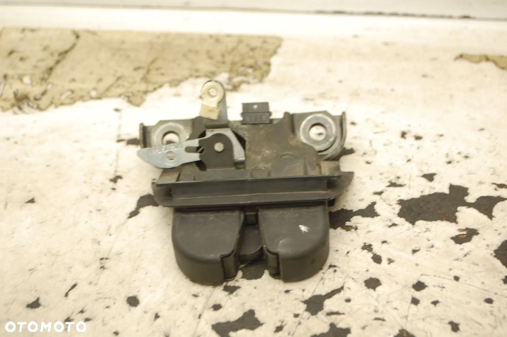 ZAMEK KLAPY BAGAŻNIKA TYŁ TYLNY 4B9827505E AUDI A6 C5 KOMBI 4B9827520 - 5