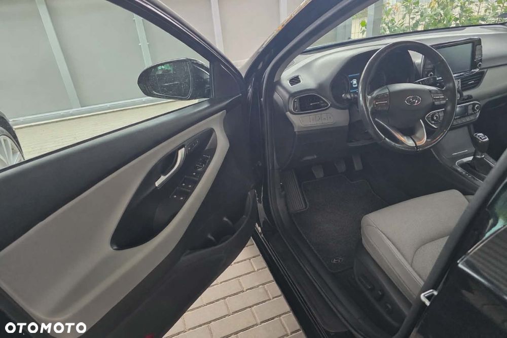 Hyundai i30 1.4 T-GDI Premiere Luxury - 8