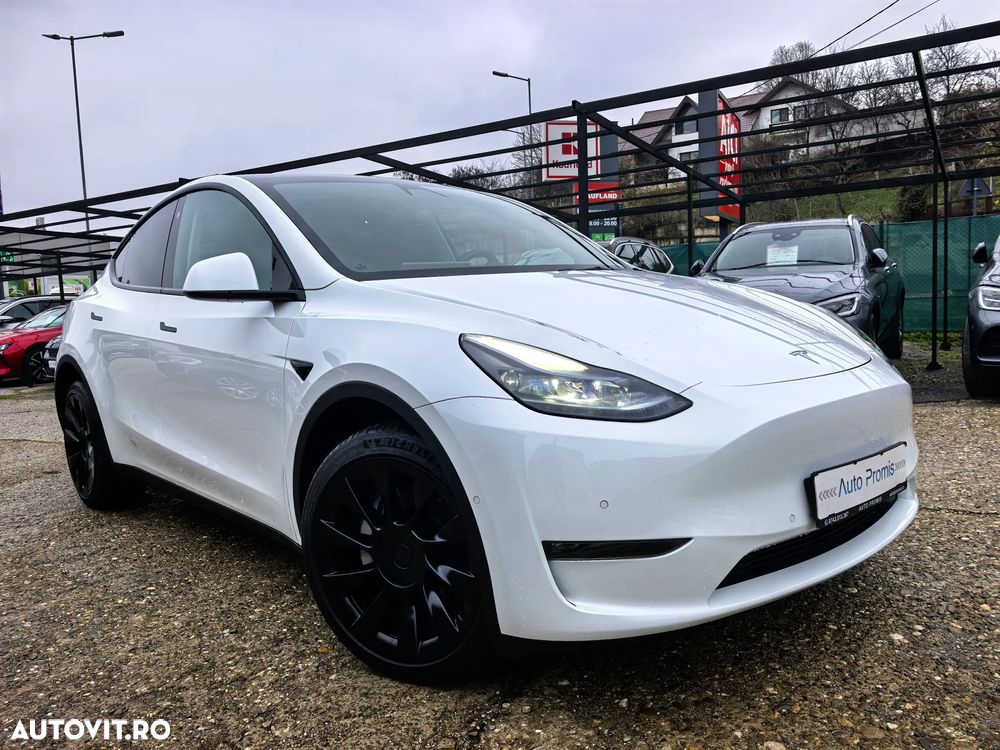 Tesla Model Y - 2
