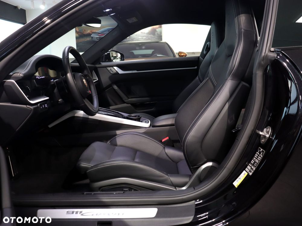 Porsche 911 Carrera - 17